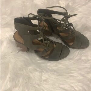 EUC Olive Colored Heels D1